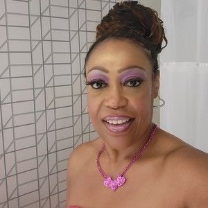 Meet your Posher, Cassandra